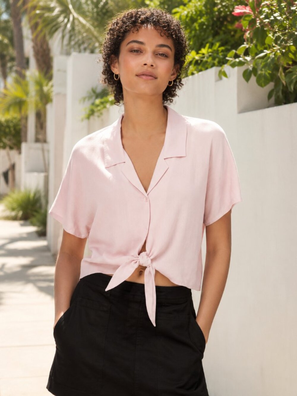 Aritzia Wilfred Pink Tie Front Cropped Short Sleeve Shirt M